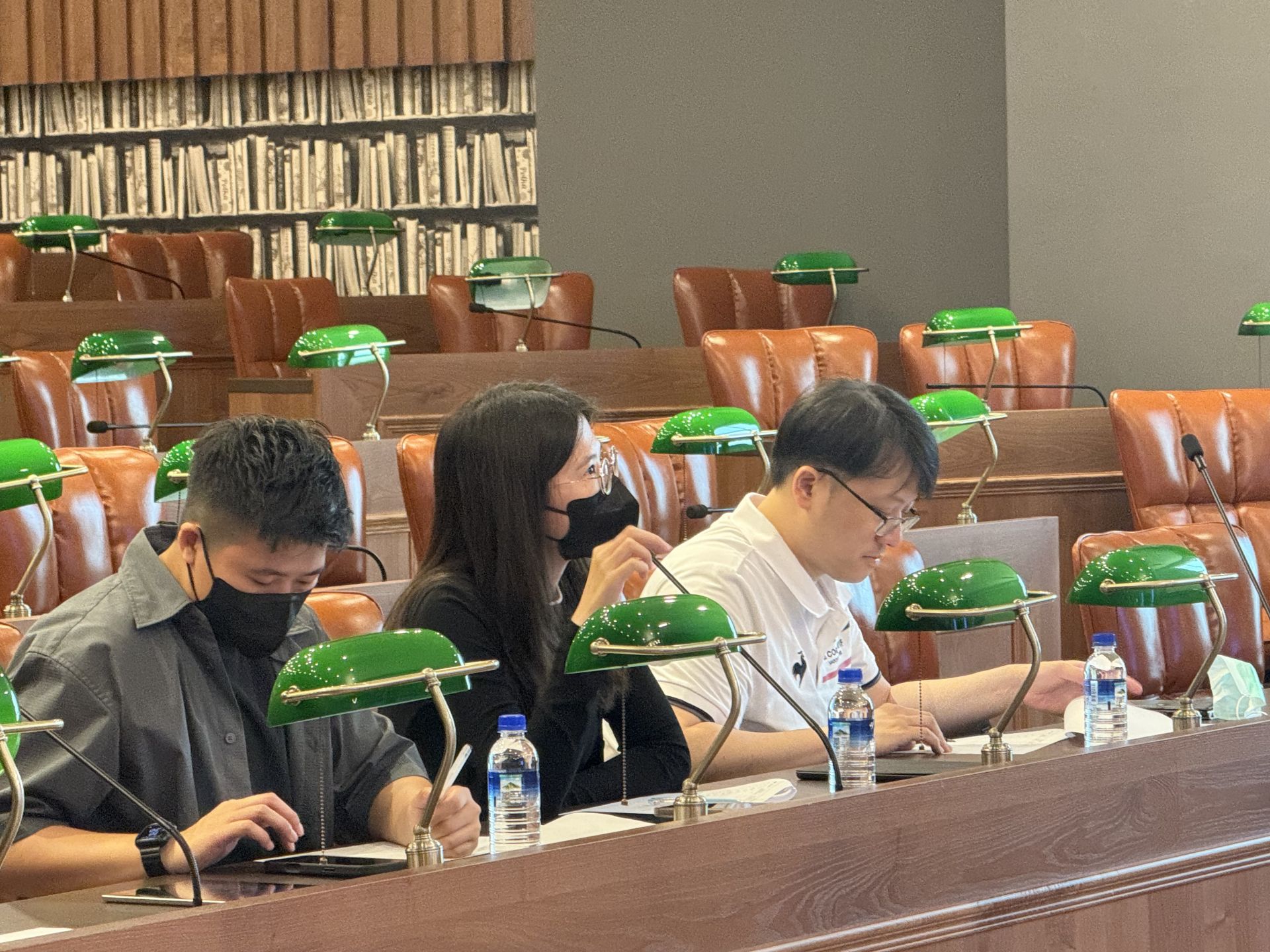 HTML × CSS 雙軸思維示意